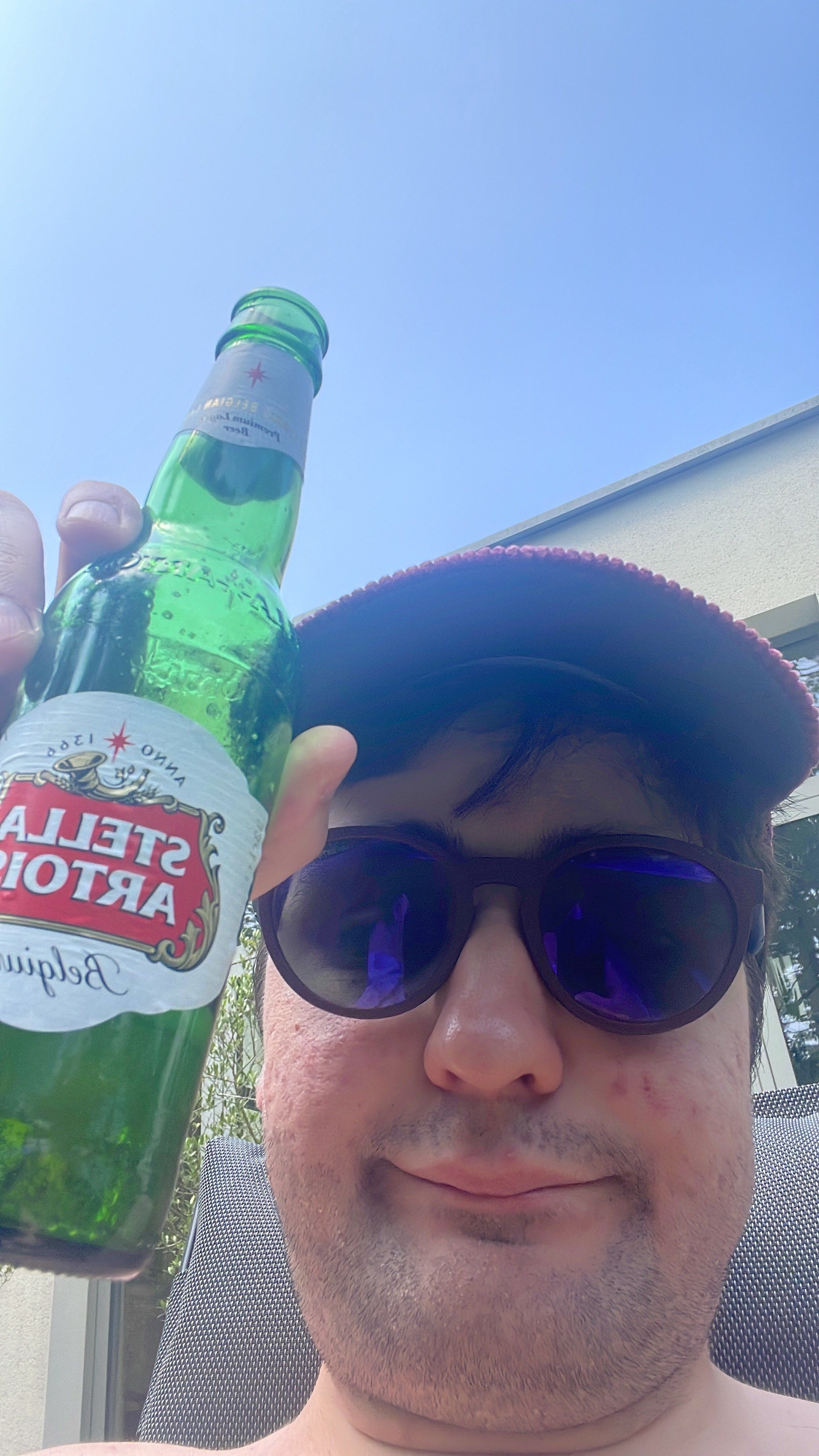 Tanguy holding a beer